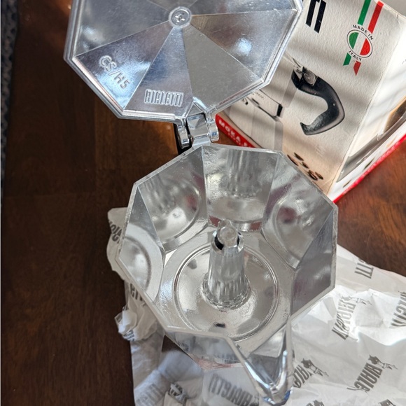 Bialetti Moka Express 6 Cup Stovetop Espresso Maker Made in Italy - NEW - Picture 7 of 7